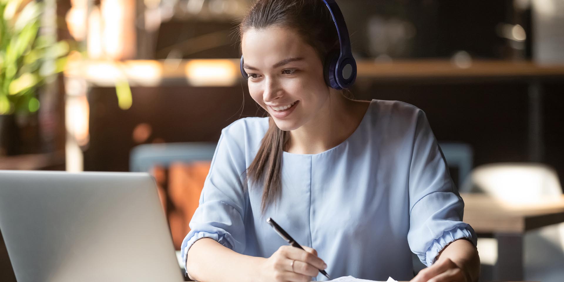Die Rechtssicherheit muss natürlich auch bei Online-Unterweisungen gegeben sein. © Shutterstock, fizkes