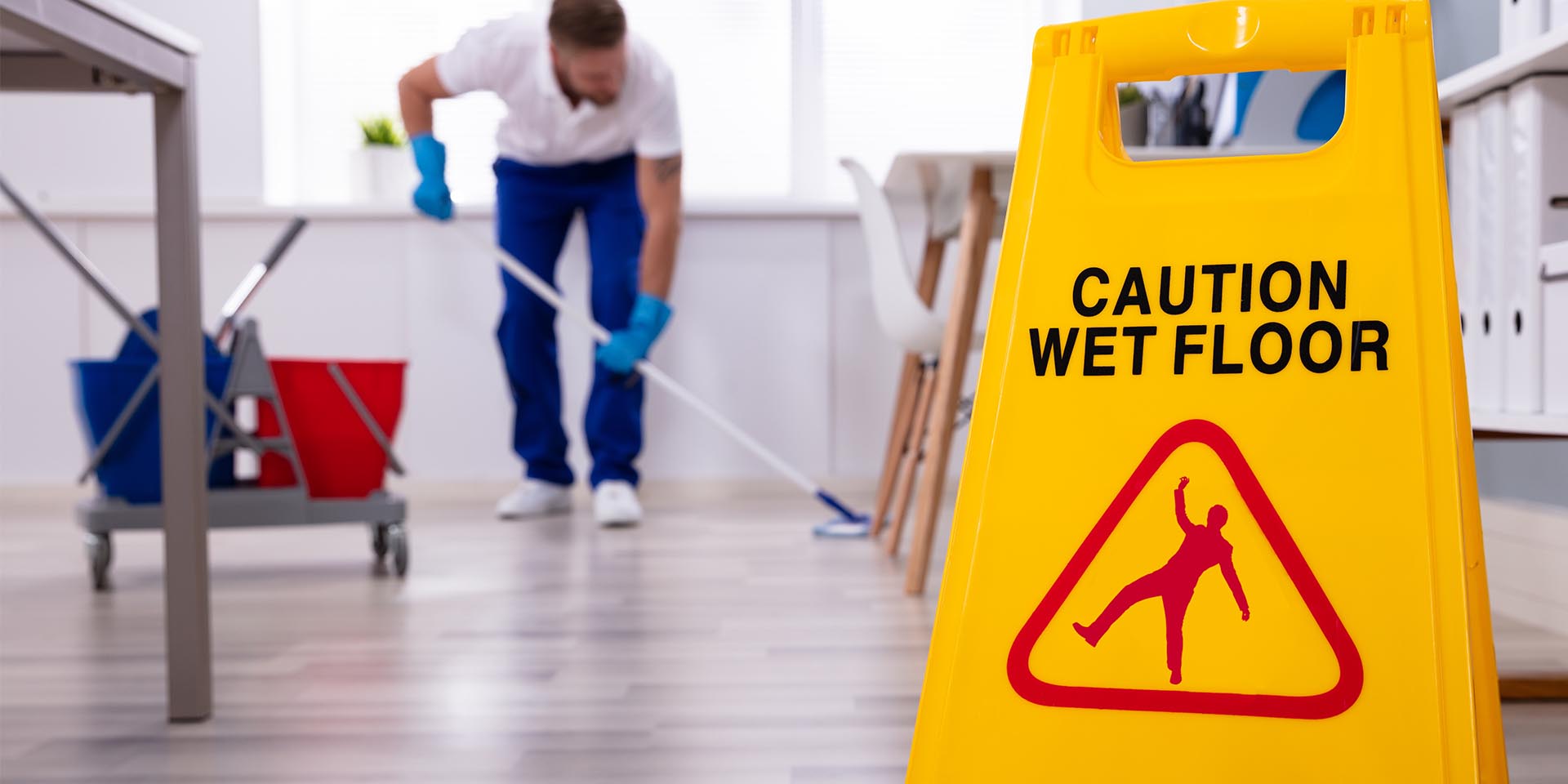 Sicherheitszeichen sind verpflichtend im Unternehmen einzusetzen. © Shutterstock, Andrey_Popov