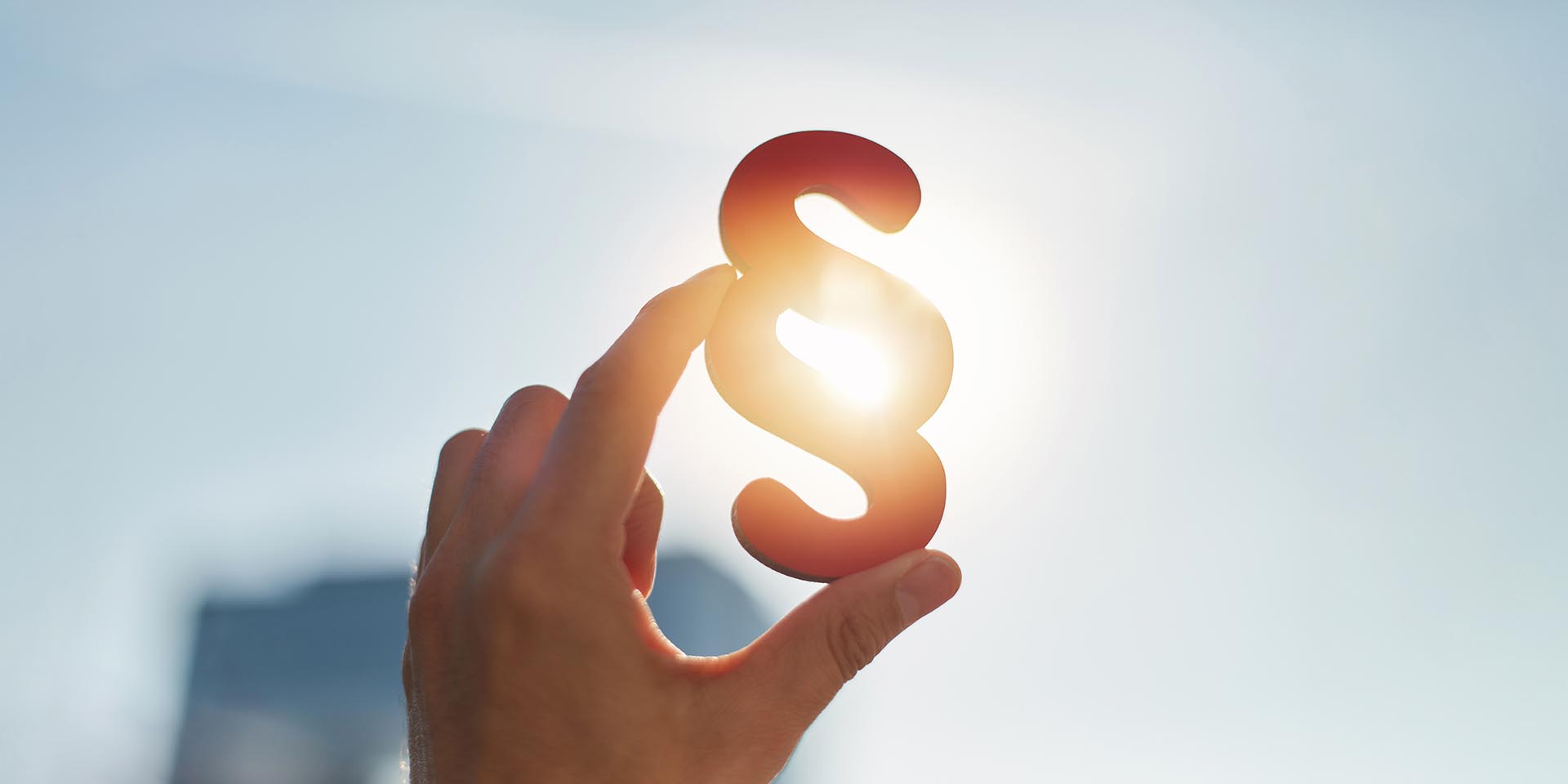 Um Arbeitsschutz zu gewährleisten, muss die DGUV Vorschrift 1 befolgt werden. © Shutterstock, Robert Kneschke