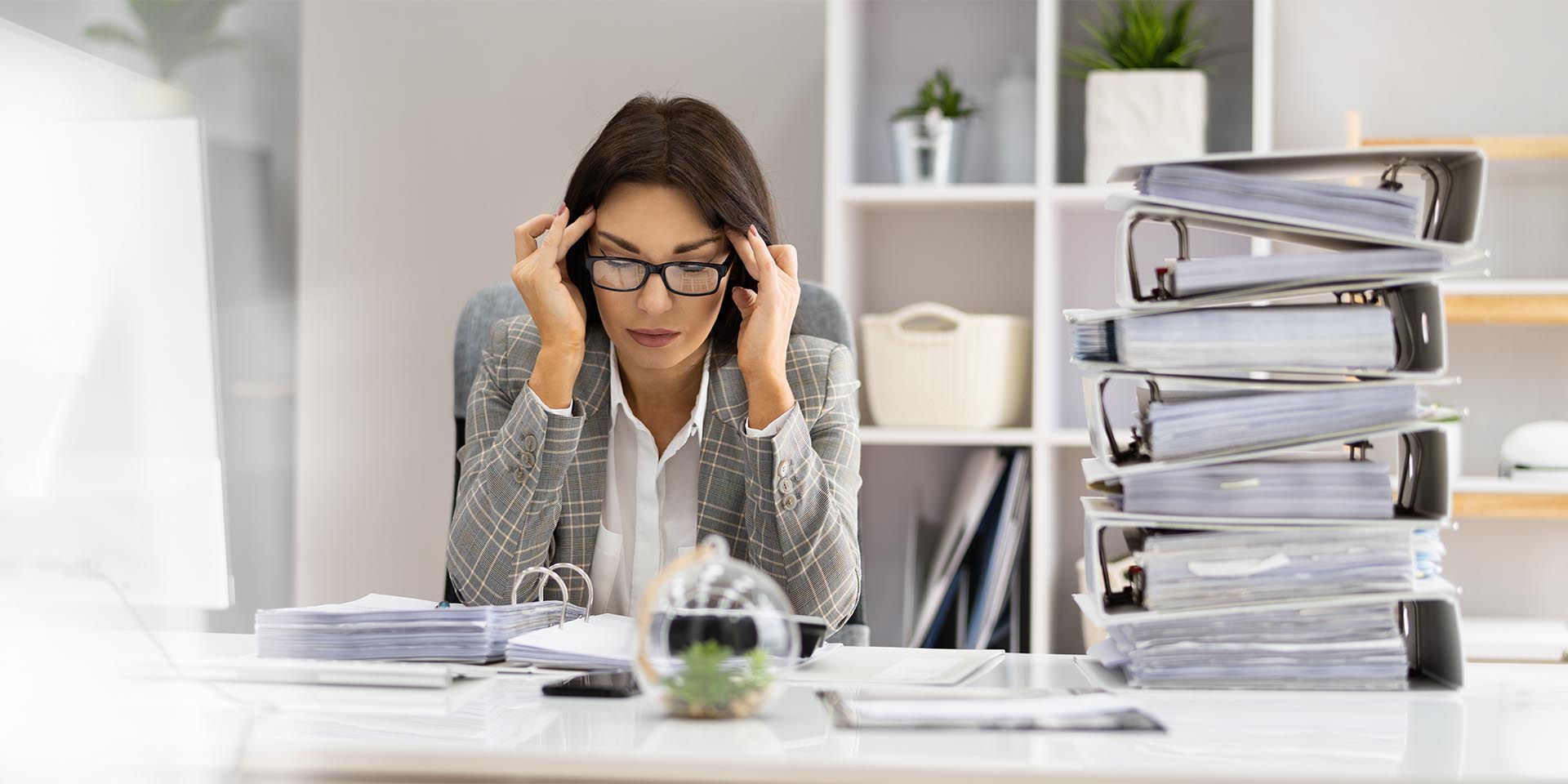 Überlastung kann durch Maßnahmen der Arbeitgebenden vorgebeugt werden. © Shutterstock, Andrey_Popov