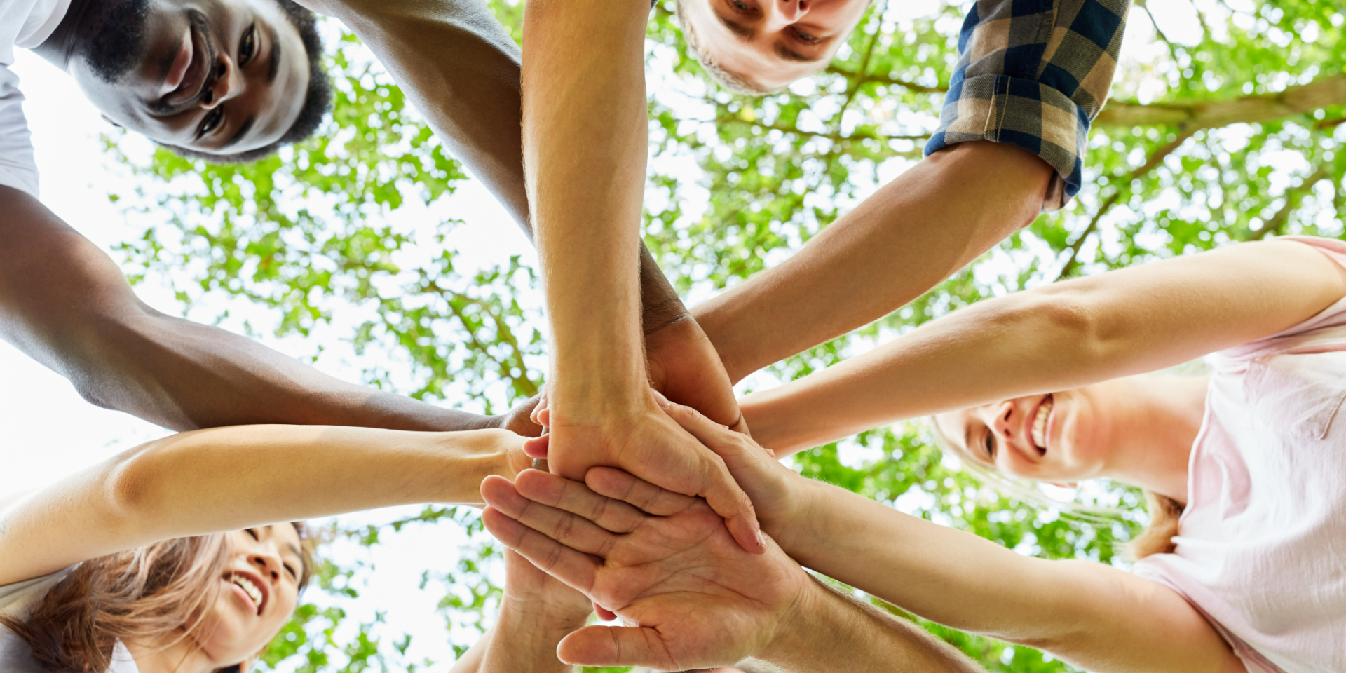 Mithilfe von Teambuilding-Spielen kann der Gruppenzusammenhalt gestärkt werden. © Shutterstock, Robert Kneschke